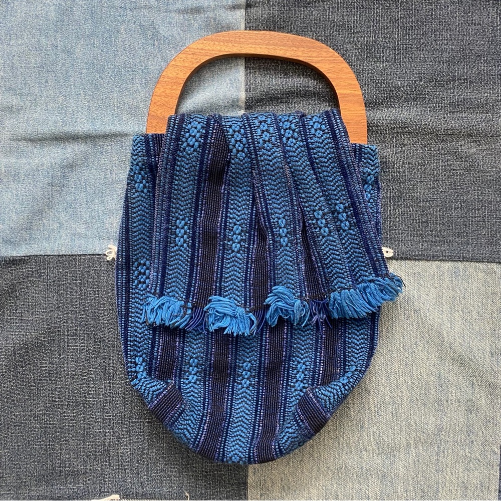 woven blue fringe handbag wooden handle cottage picnic
